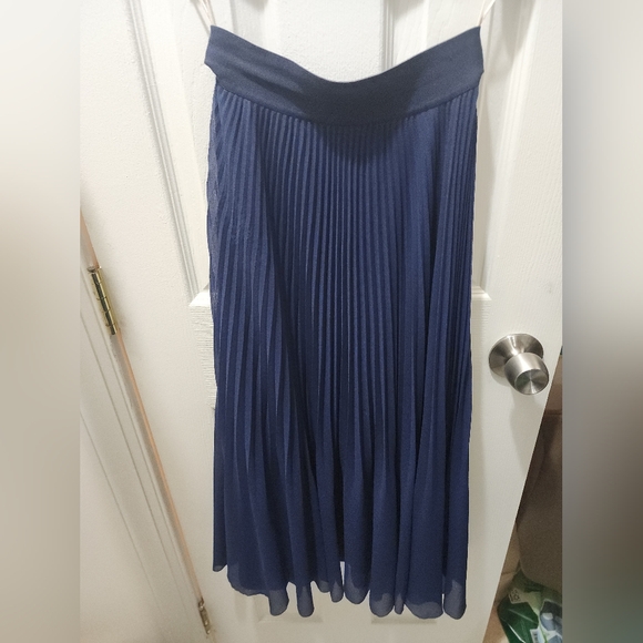 Aritzia Wilfred twirl pleated skirt Size XS - Picture 1 of 6